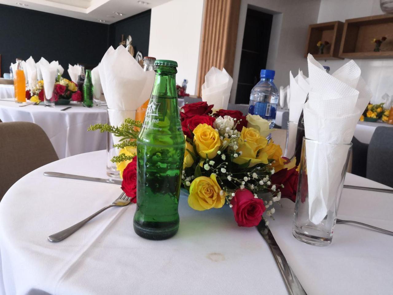 Mazeki Addis Boutique Hotel Exteriör bild
