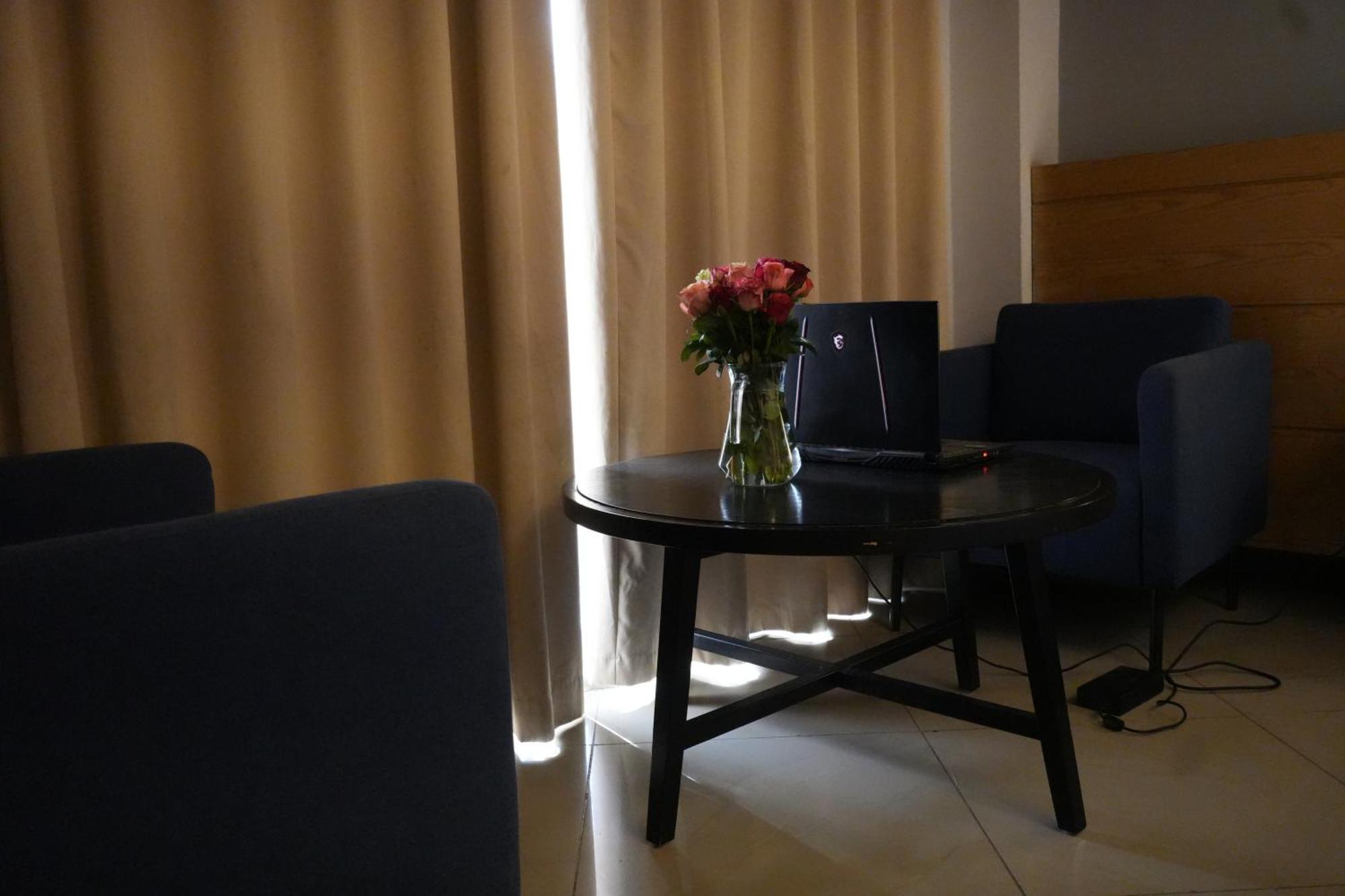 Mazeki Addis Boutique Hotel Exteriör bild